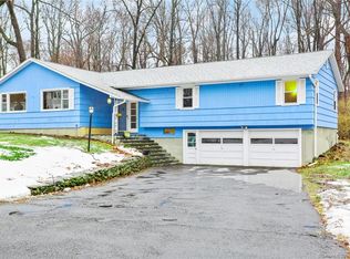 12 Stoneleigh Rd, Trumbull, CT 06611