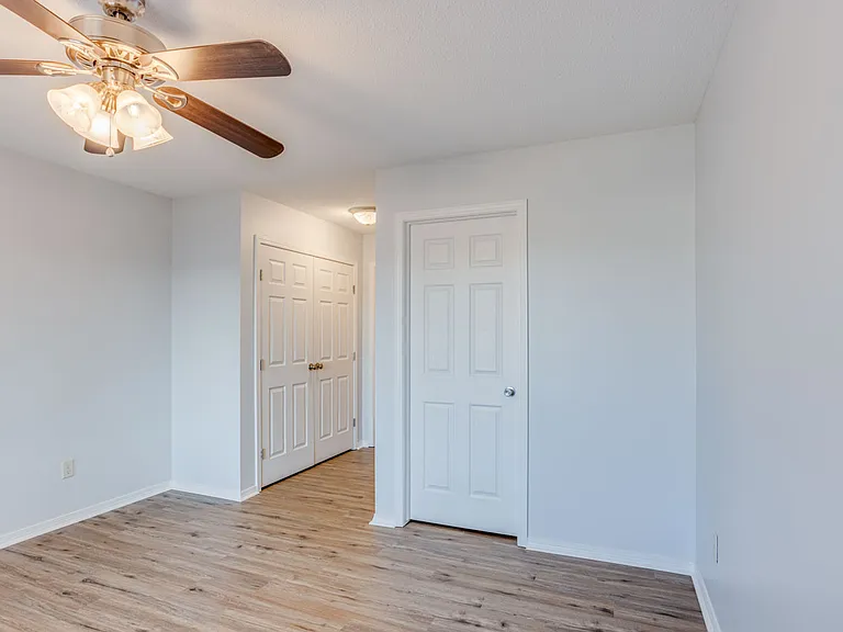 1048 E Karla Ave — Photo 14