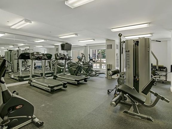5th image of 302 2nd St APT 5E