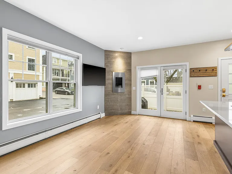 43 Cornwall St #B — Photo 8