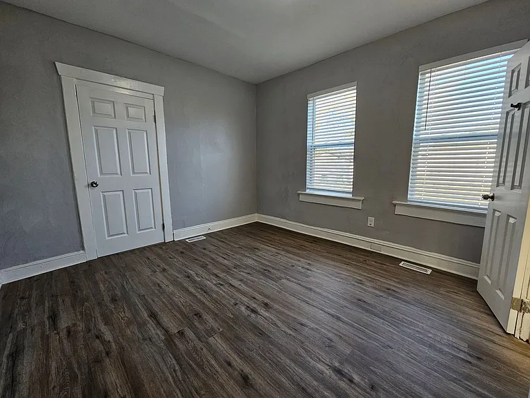 3235 Flanders Ave — Photo 8