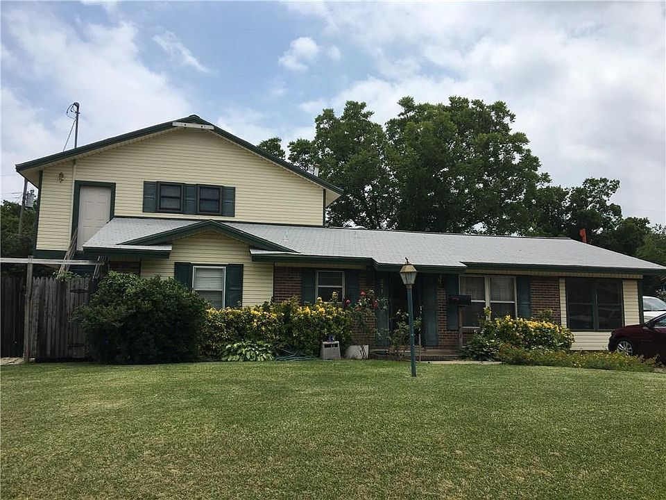 1st image of 2714 Stanford Dr