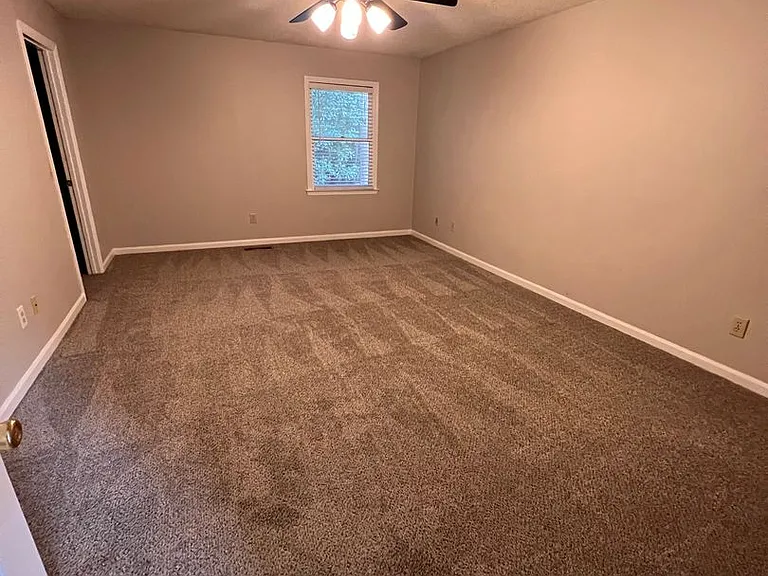 561 Heritage Ct — Photo 15