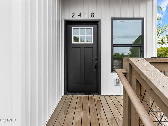 5th image of 2418 Bradford St SE