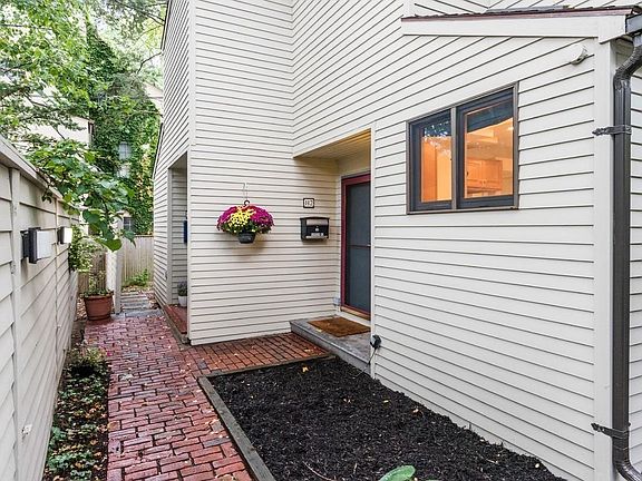 2nd image of 58 Garden St #H2