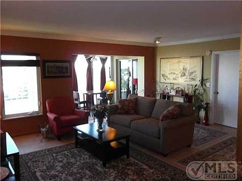 4th image of 555 SE 6th Ave APT 5