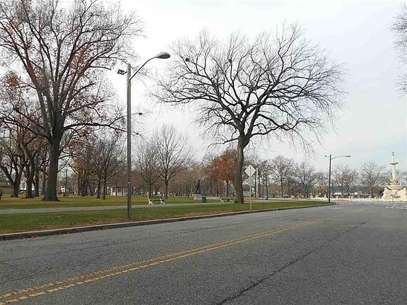 5th image of 2455 Kennedy Blvd