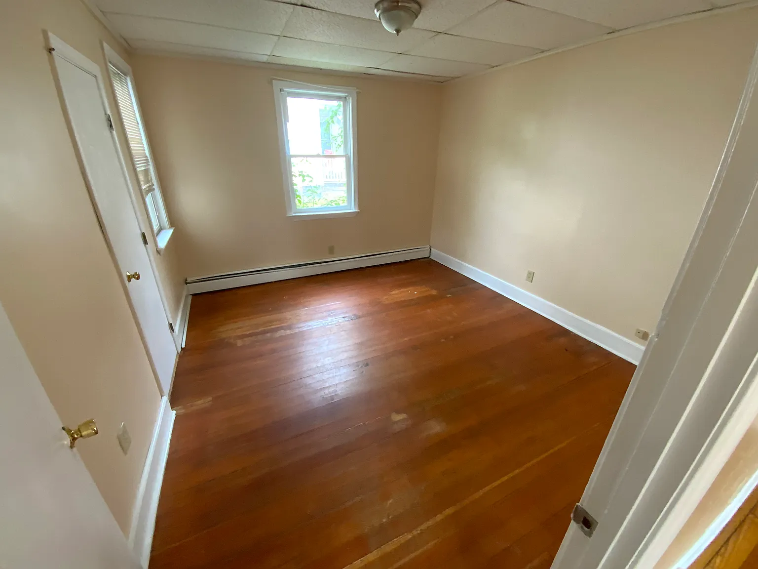 3 bed, 1000 sqft, $2,000 — Photo 2