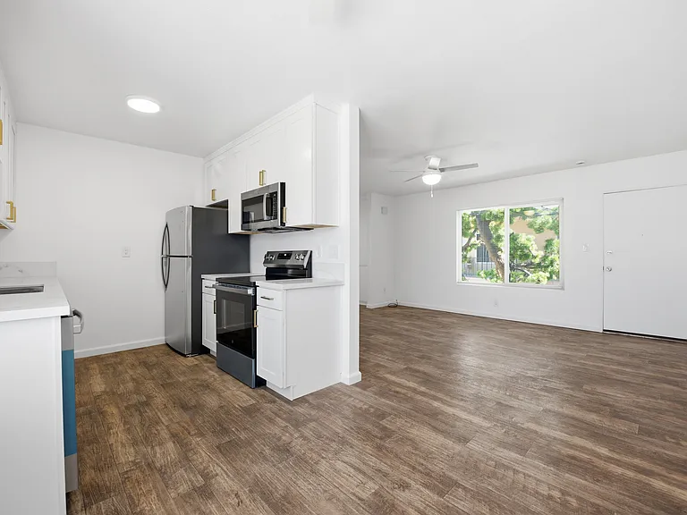 635 Emory St #15 — Photo 3