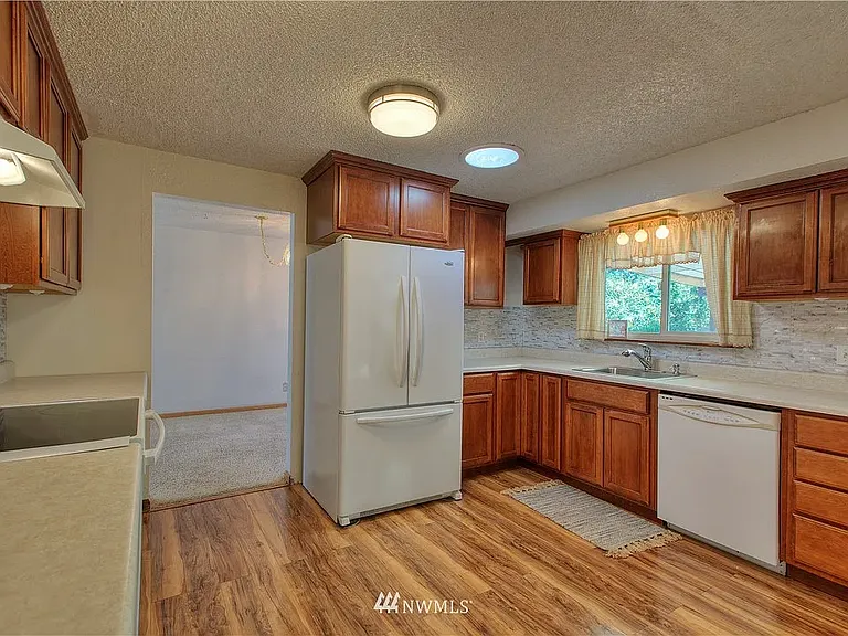 2920 NE 8th Pl — Photo 9
