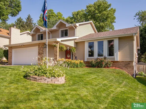3718 Burr Oak Dr, Bellevue, NE 68123