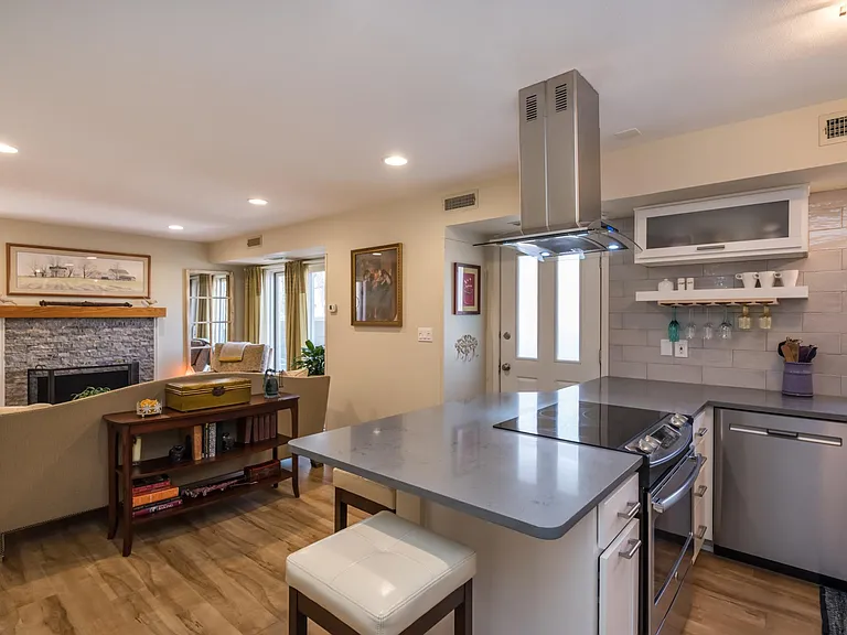 1834 Grove St #1 — Photo 6