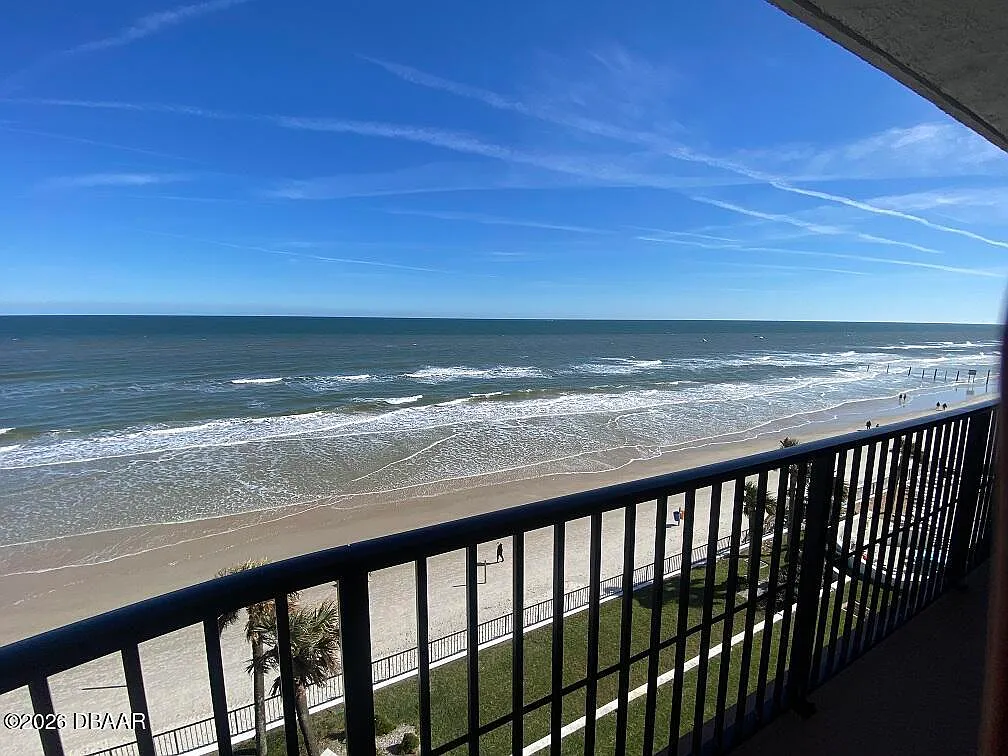 3 bed, 3.0 bath, 1826 sqft, $4,800 — Photo 3