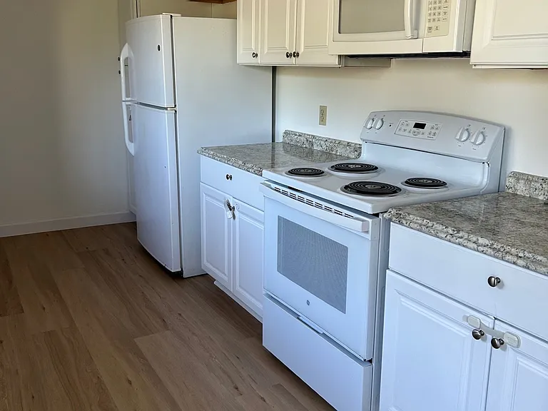 1121 Chino St #4 — Photo 5