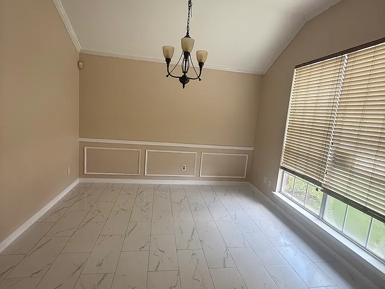 6609 Fairglen Dr — Photo 4
