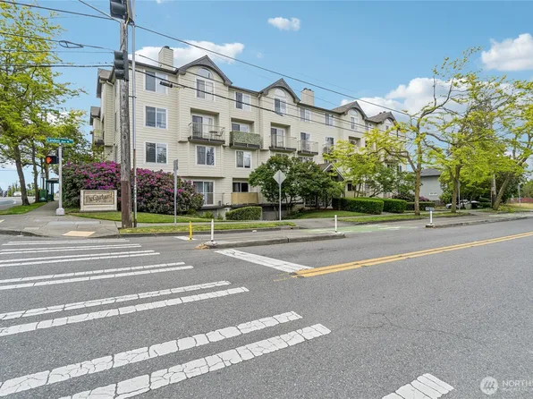 903 N 130th Street #113, Seattle, WA 98133