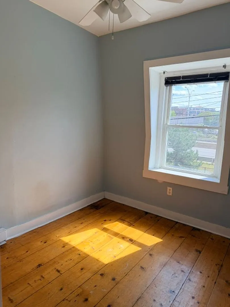 290-292 Lincoln St - SM — Photo 2