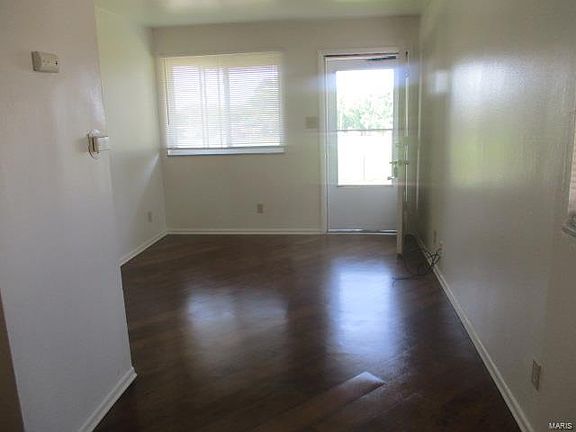 3rd image of 4768 Ashland Ave