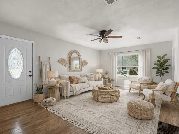 206 E Belknap St, Ennis, TX 75119