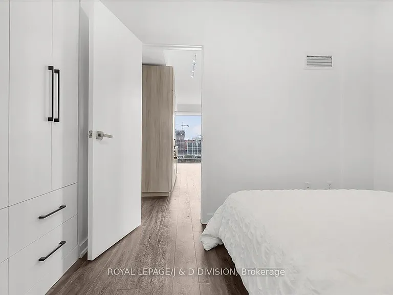 158 Front St E #1018 — Photo 14