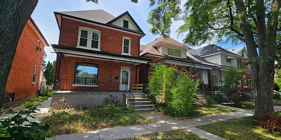 693 Bruce Ave #UPPER