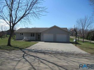 303 S 2nd St, Beaver Creek, MN 56116