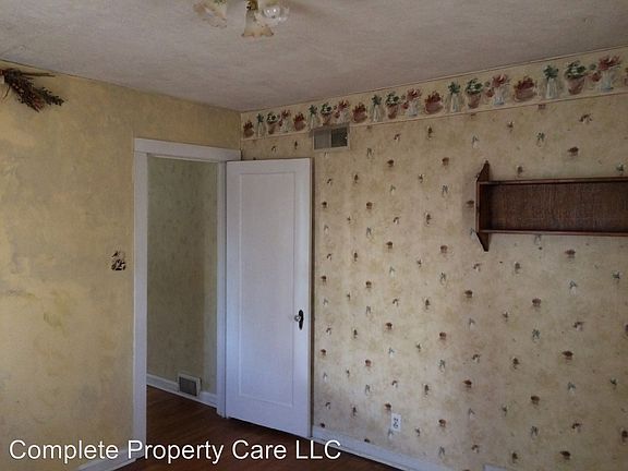 5th image of 1704 N Alden Rd