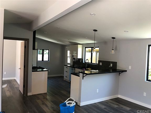 5th image of 2329 Laverna Ave