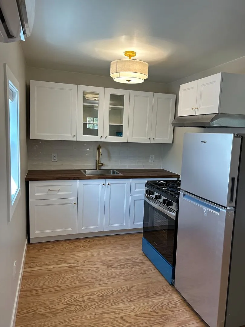 1338 W Monroe St — Photo 1