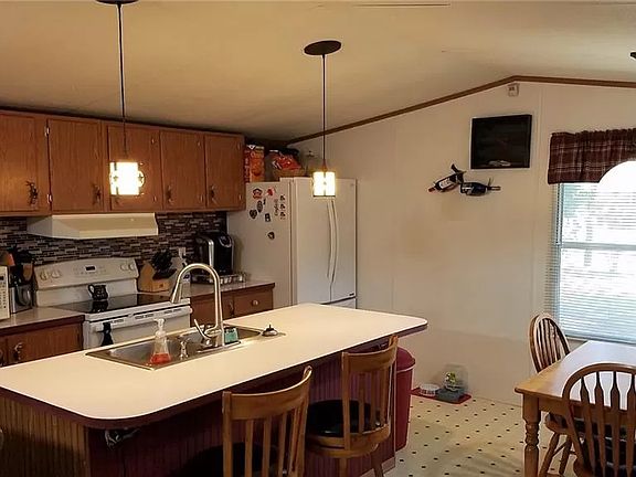 Fully equipped kitchen.