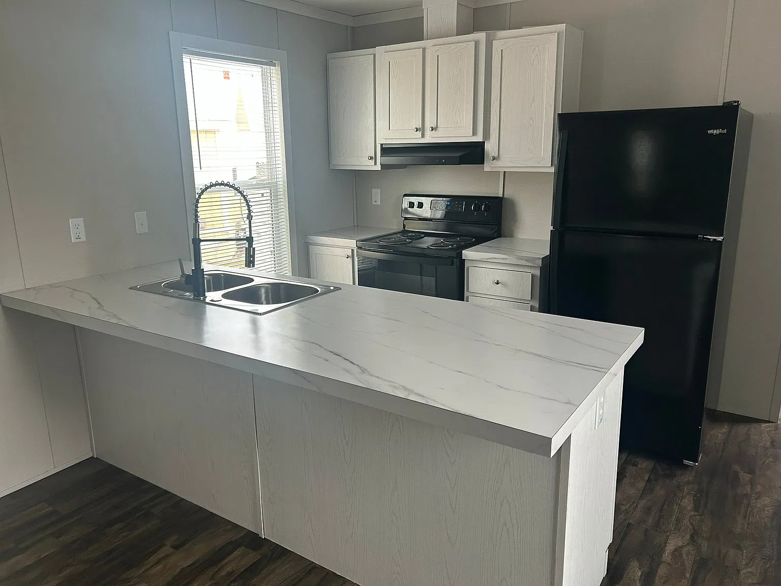 Modern & Efficient Living - 12-Month Lease Available! — Photo 3