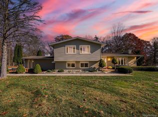 8760 S Rushton Rd, South Lyon, MI 48178