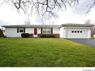 104 Laura Ln, Brockport, NY 14420
