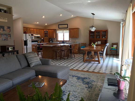 2nd image of 1110 Skyline Dr