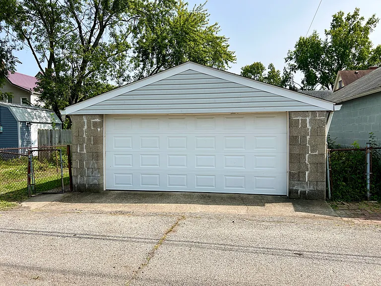 1813 E Elm St — Photo 17