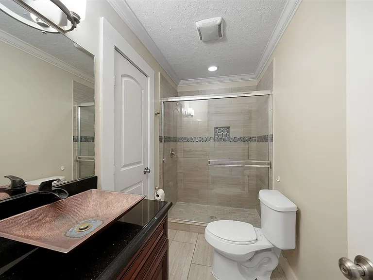 309 Pecore St — Photo 30