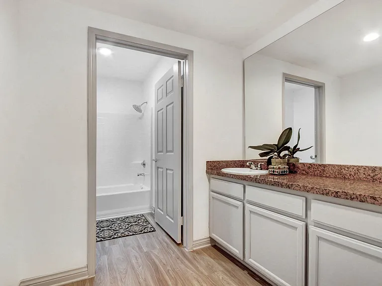 821 Wilcox Ave — Photo 33