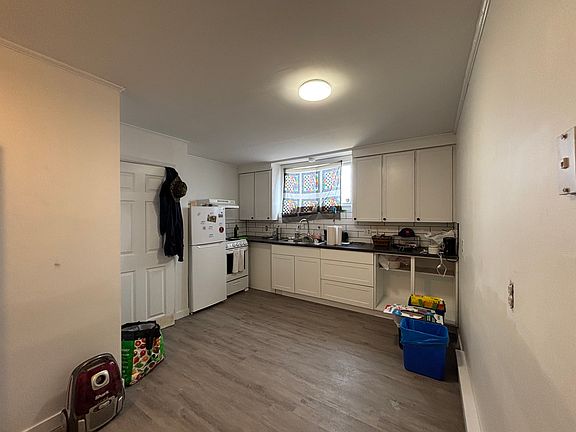 2nd image of 208 Sunset Dr #0