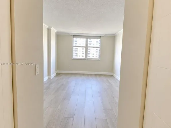 500 W Bayview Dr, North Miami Beach, FL
