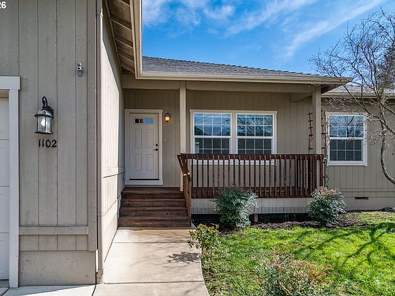 4th image of 1102 Cook St