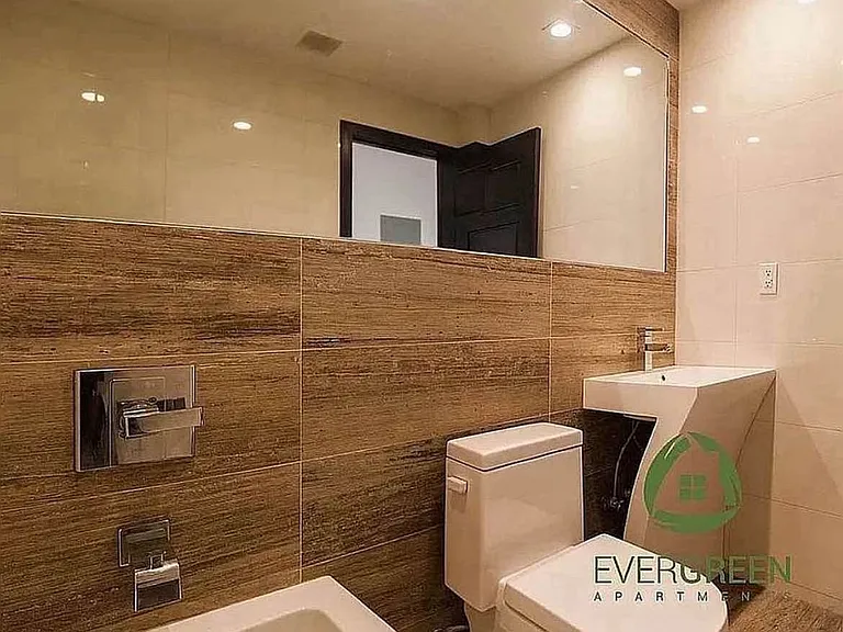 957 Kent Ave #3G — Photo 4