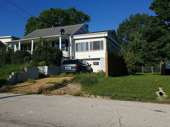 2nd image of 300 Donnelly St