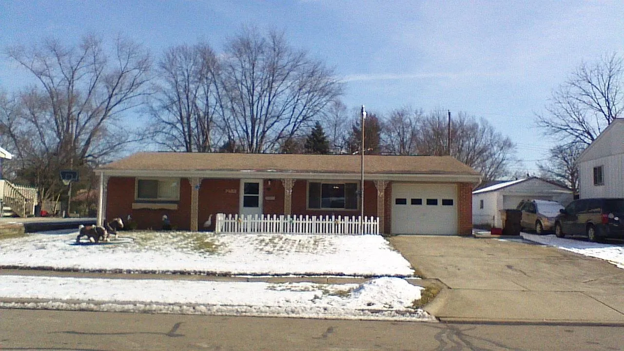 246 Regents Rd photo 1