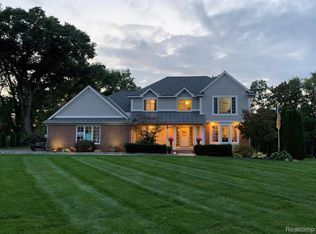 1076 Bird Rd, Ortonville, MI 48462