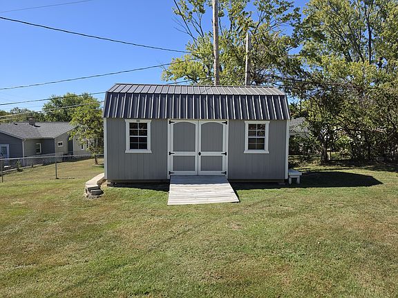 5th image of 16 Southview Dr