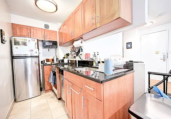 Rented by Urbane Brokerage | media 18