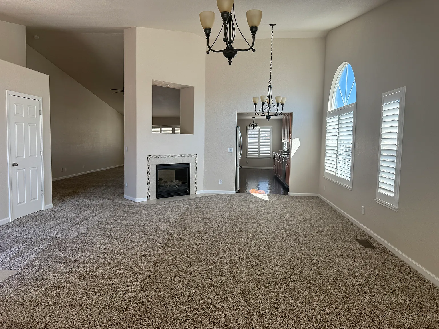 5 bed, 2678 sqft, $3,500 — Photo 4