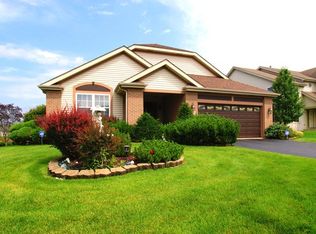 2935 Farmington Dr, Lindenhurst, IL 60046