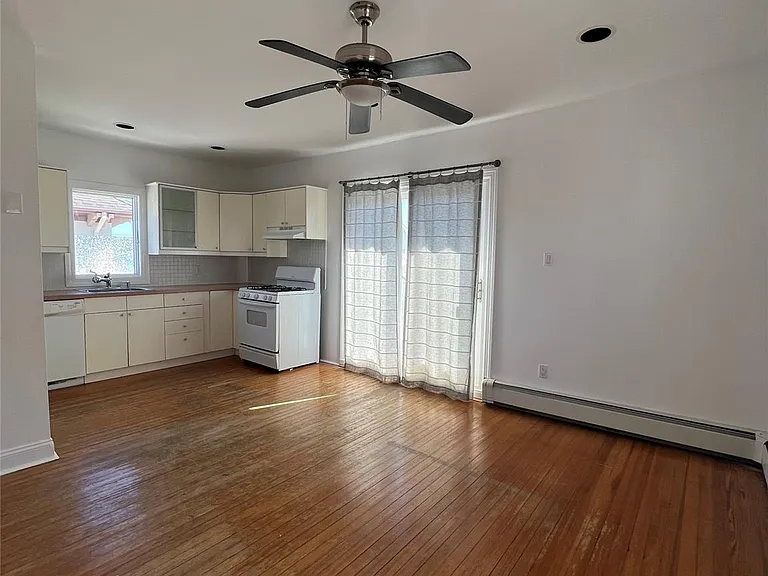 445 W Walnut St #UPPER — Photo 6