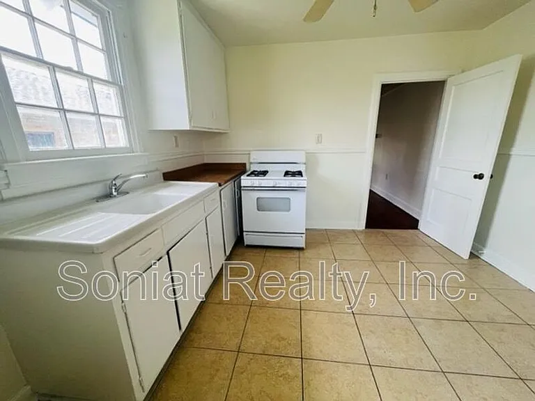 2129 Mandolin St — Photo 3